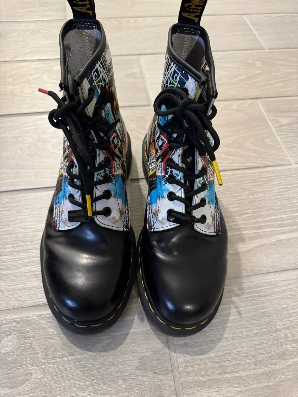 DR. MARTENS & JEAN-MICHEL BASQUIAT Unisex Chelsea Boots Limited Collab EUC - Picture 4 of 8